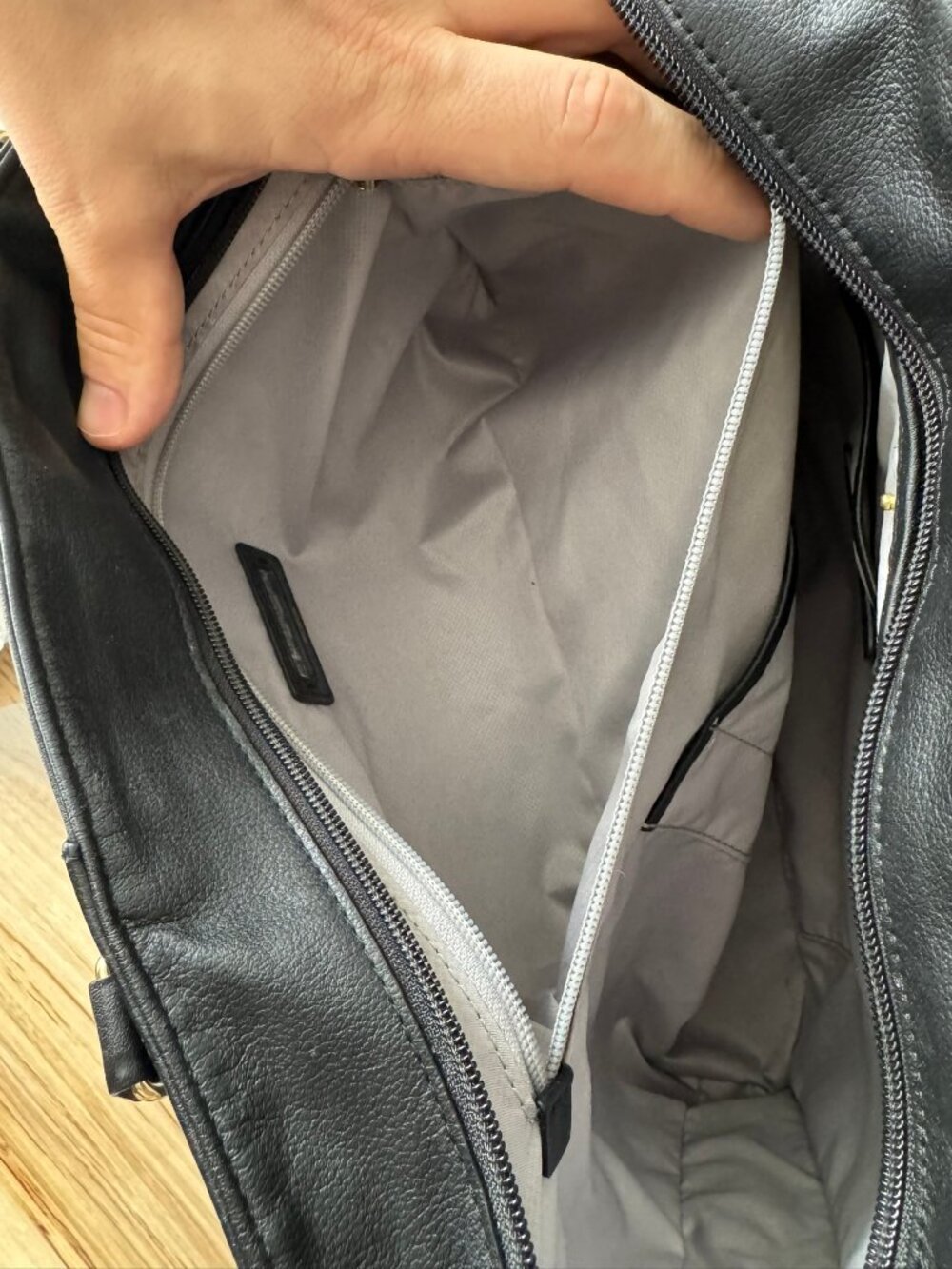 Tumi Voyageur "Monika" Leather Tote Laptop Bag BLACK GOLD HARDWARE LIKE NEW - Picture 11 of 17